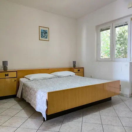 Giran * Lokva Rogoznica