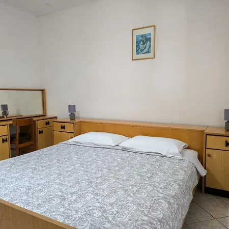 Giran Apartmán *